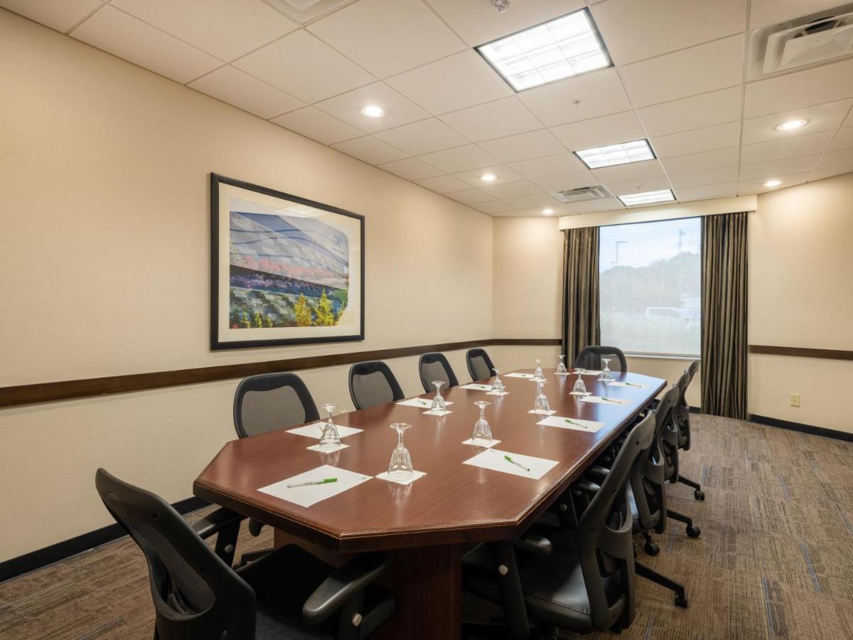 Holiday Inn Greensboro Coliseum By Ihg Ngoại thất bức ảnh