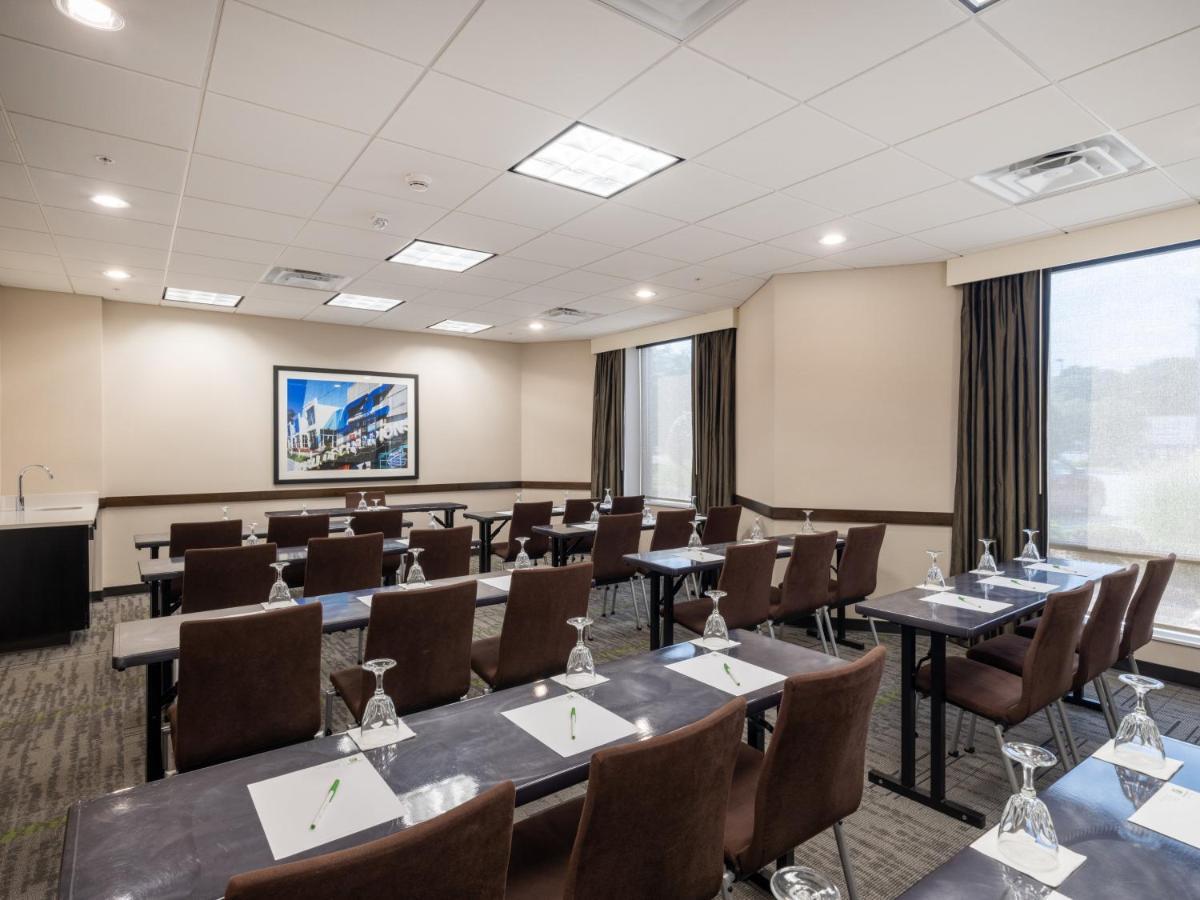 Holiday Inn Greensboro Coliseum By Ihg Ngoại thất bức ảnh