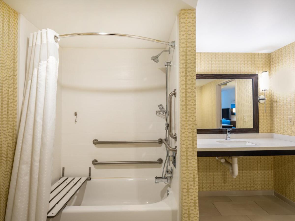 Holiday Inn Greensboro Coliseum By Ihg Ngoại thất bức ảnh