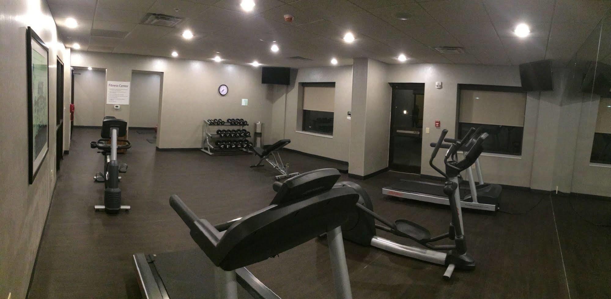 Holiday Inn Greensboro Coliseum By Ihg Ngoại thất bức ảnh